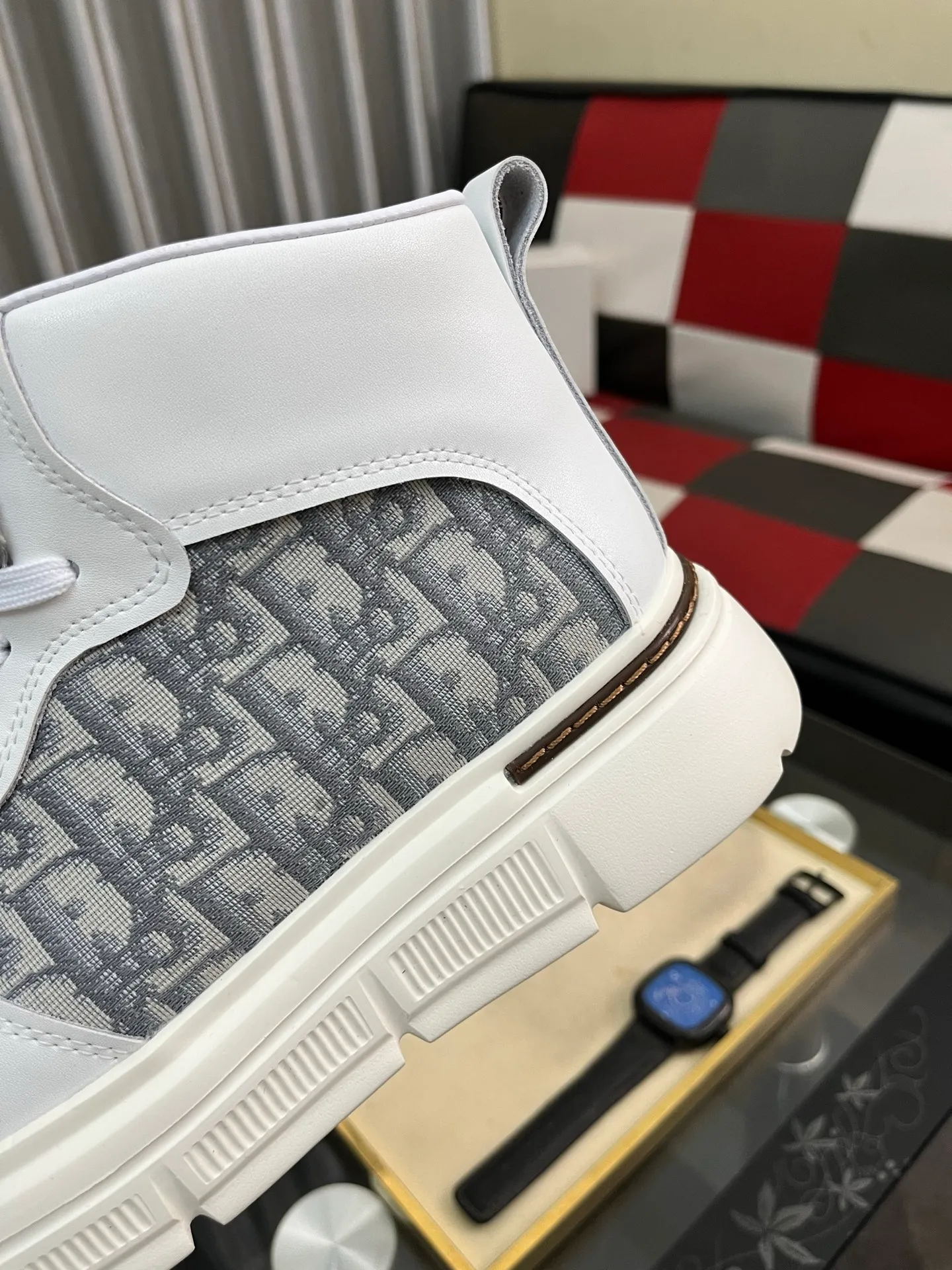 Men's shoes💰420⌚️⌚️[Dior] Dior's new men's genuine leather casual shoes, the highest version on the market, any comparison is welcome🆚! The original leather has excellent texture and is super high-end! Fetal sheep net lining imported from Italy, removable pad! Luxurious materials and fine workmanship, highly recommended! Code number: 38-442️⃣Colors available